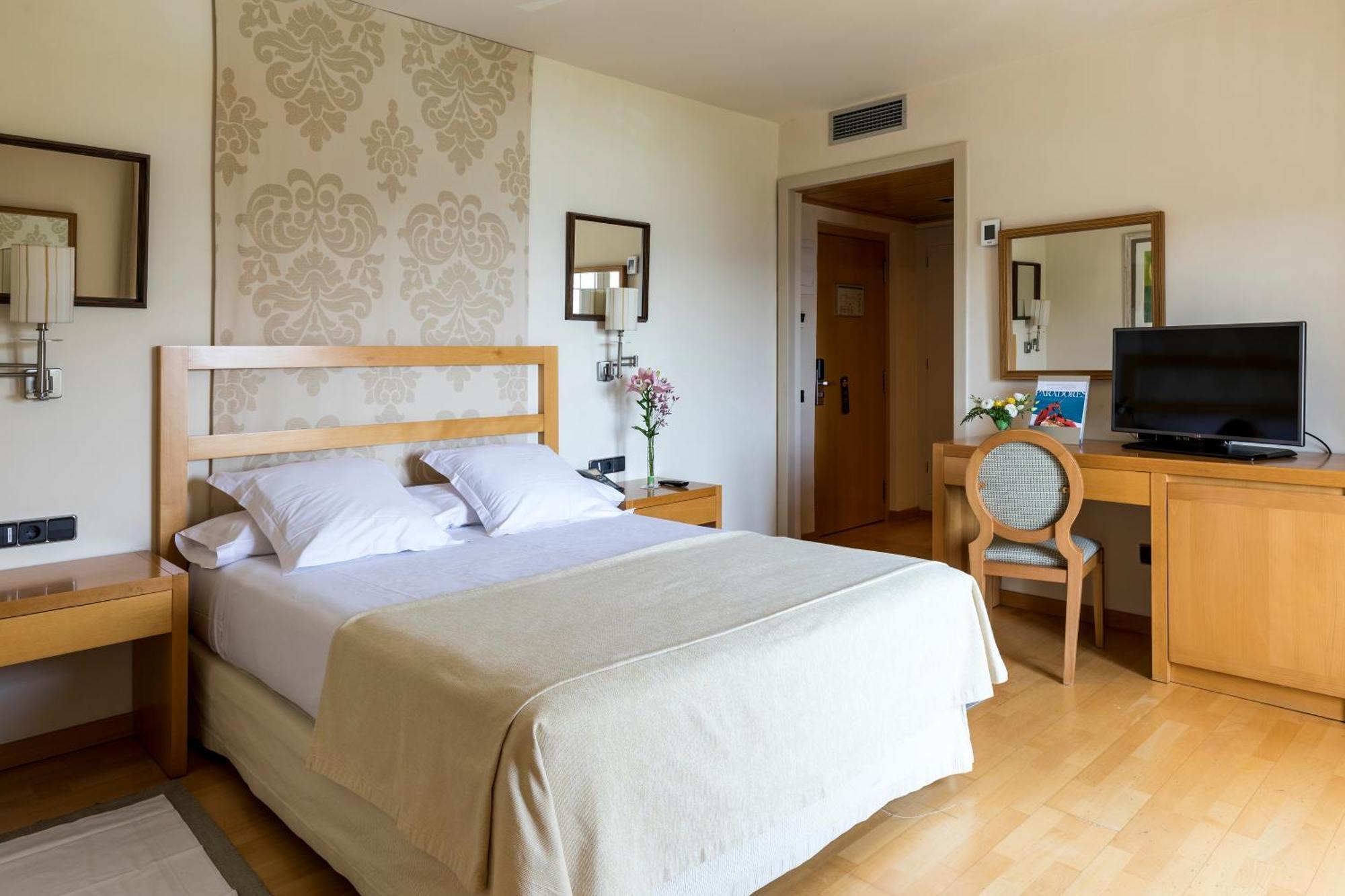 Parador De Vic-Sau Tavernoles Екстер'єр фото