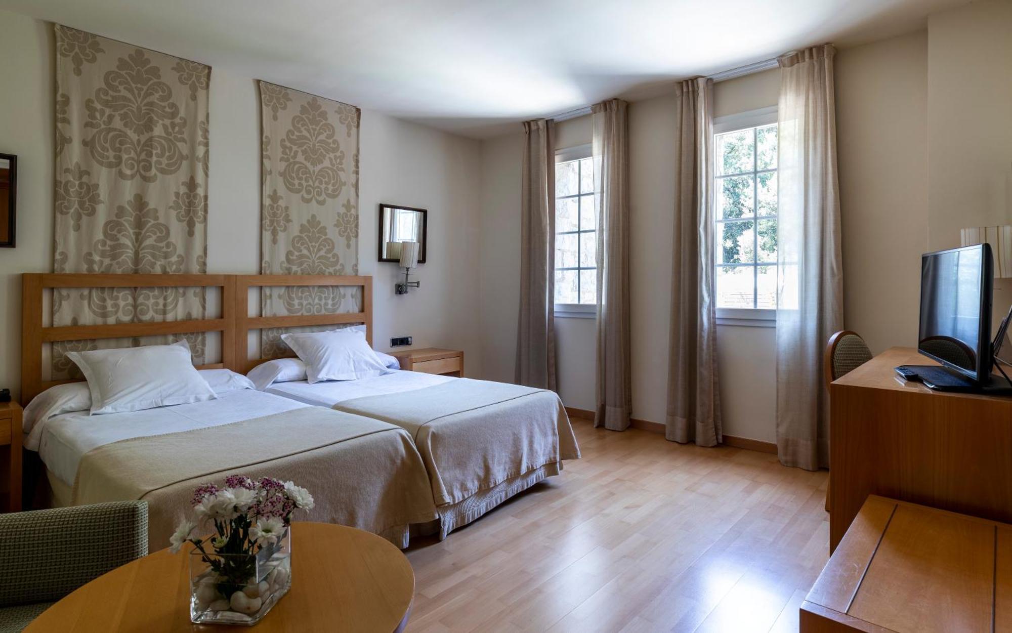 Parador De Vic-Sau Tavernoles Екстер'єр фото